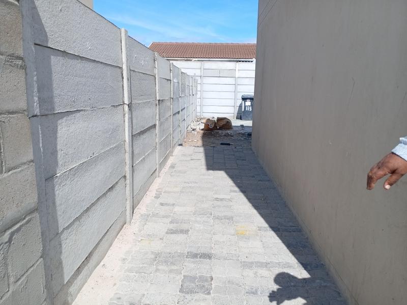2 Bedroom Property for Sale in Pelikan Park Western Cape